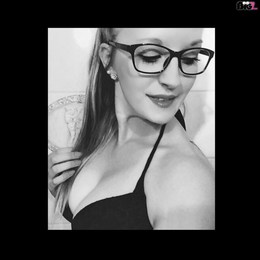 Frauelein94 – Hier Live beim Camsex