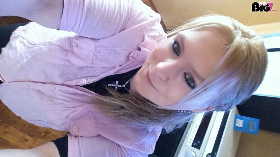 NiceNina26 – Hier Live beim Camsex