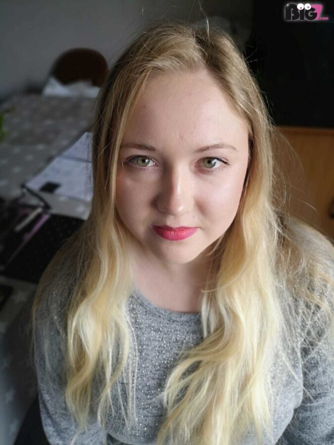 Nadine1992 – Hier Live beim Camsex